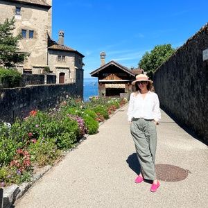 Meet your Posher, Sana